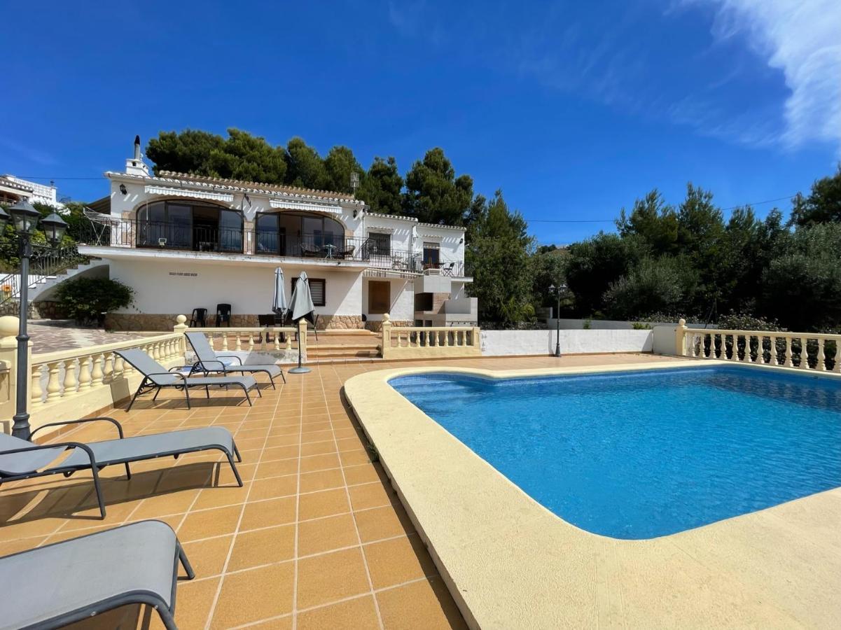 Casa De Huespedes , Adriana