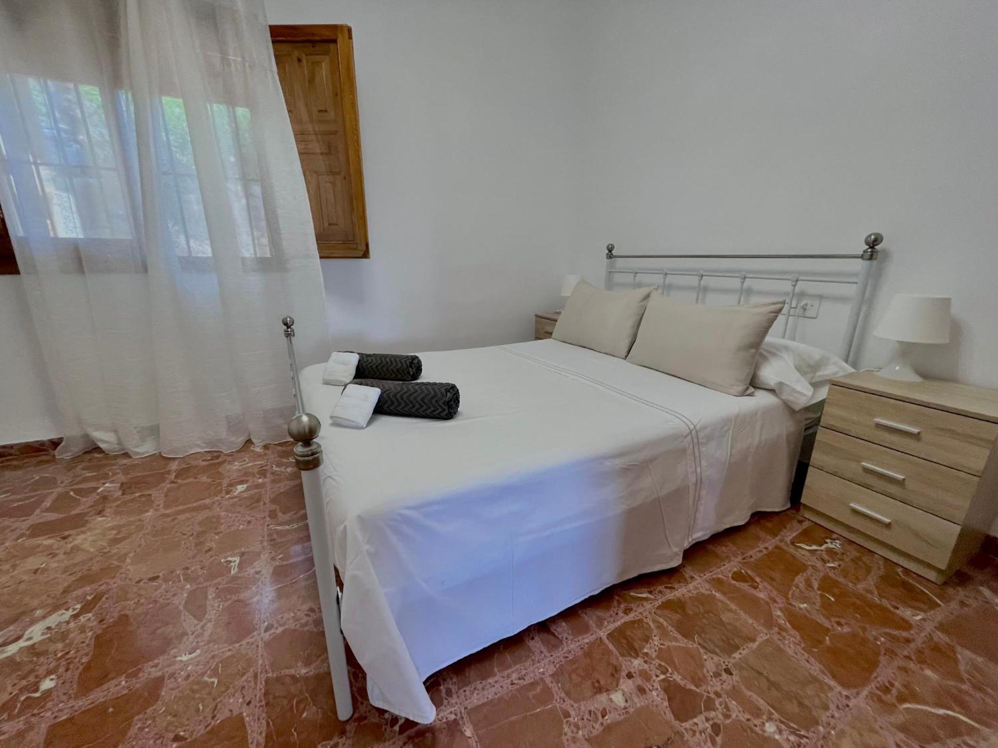 Casa De Huespedes , Adriana